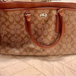 Medium size Coach bag